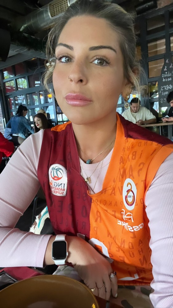 pelin oztekin in galatasaray paylasimi begeni topladi yarin evimizde show var